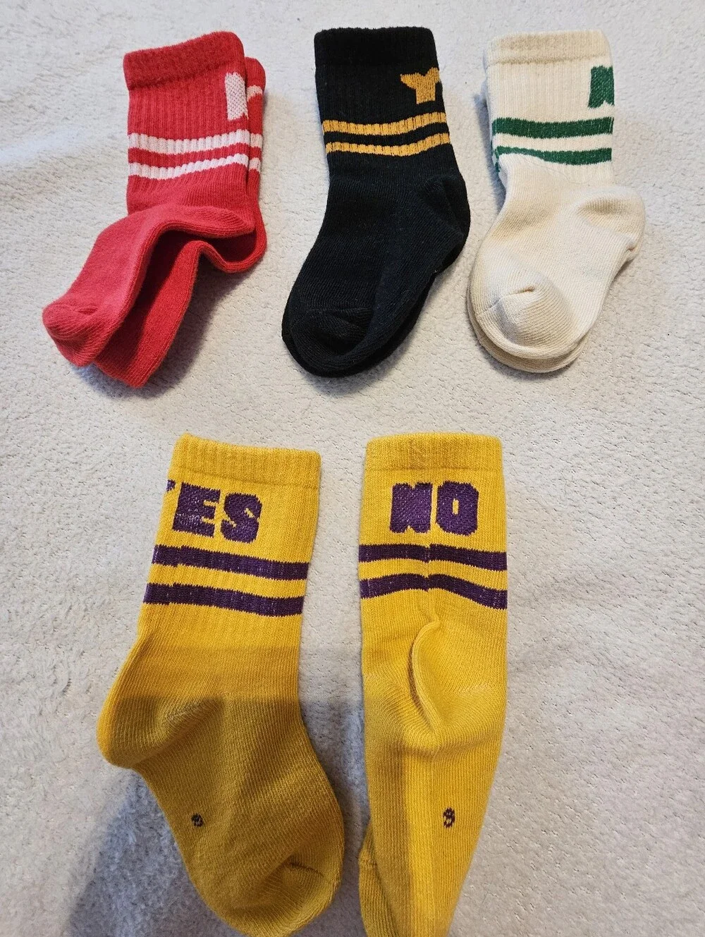 4 Prs Toddler Small Yes No Conversation Socks Multi Color BNWOT Cute Teaching